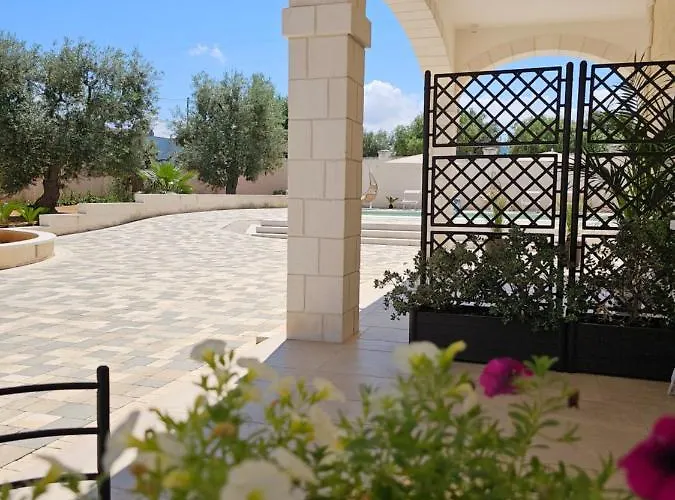 White Stone * Fasano